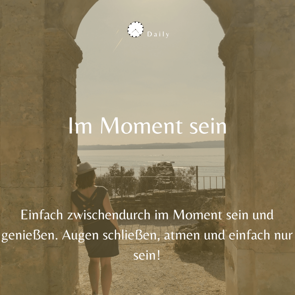 Hier ist Kristin Palm zu sehen, die über ihre langjährige Arbeit als Physiotherapeutin, ihre Leidenschaft für Yoga und Meditation sowie ihre heutige Tätigkeit als Spiritual Life Coach spricht und ihre Mission beschreibt, Menschen zu mehr Kraft, Balance und innerer Stärke zu begleiten.“ Hier spricht sie ueber das Thema: Im Moment sein.