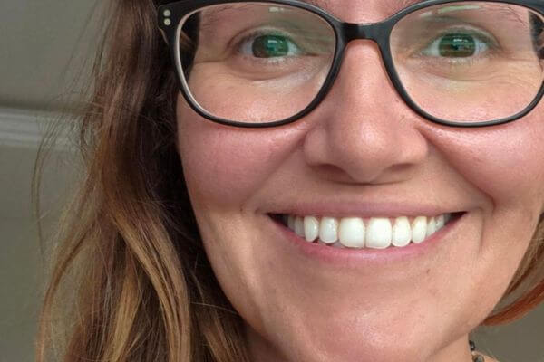 Intuitives Spiritual Life Coaching mit ganzheitlicher Bodywork für Beckenboden, Narbenheilung & Embodiment.