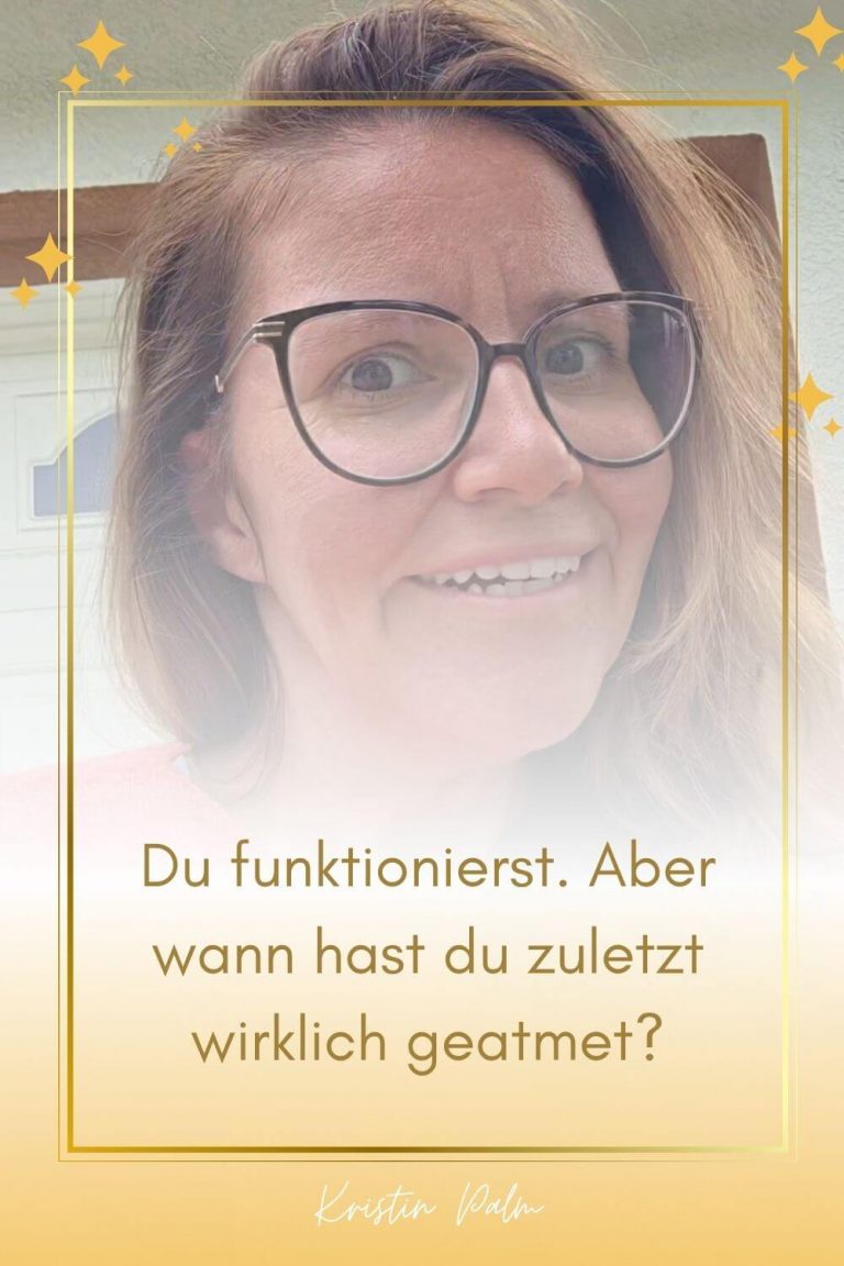 Frau erzaehlt im Podcast ueber – Funktionsmodus und Erschöpfung bei Frauen im Alltag