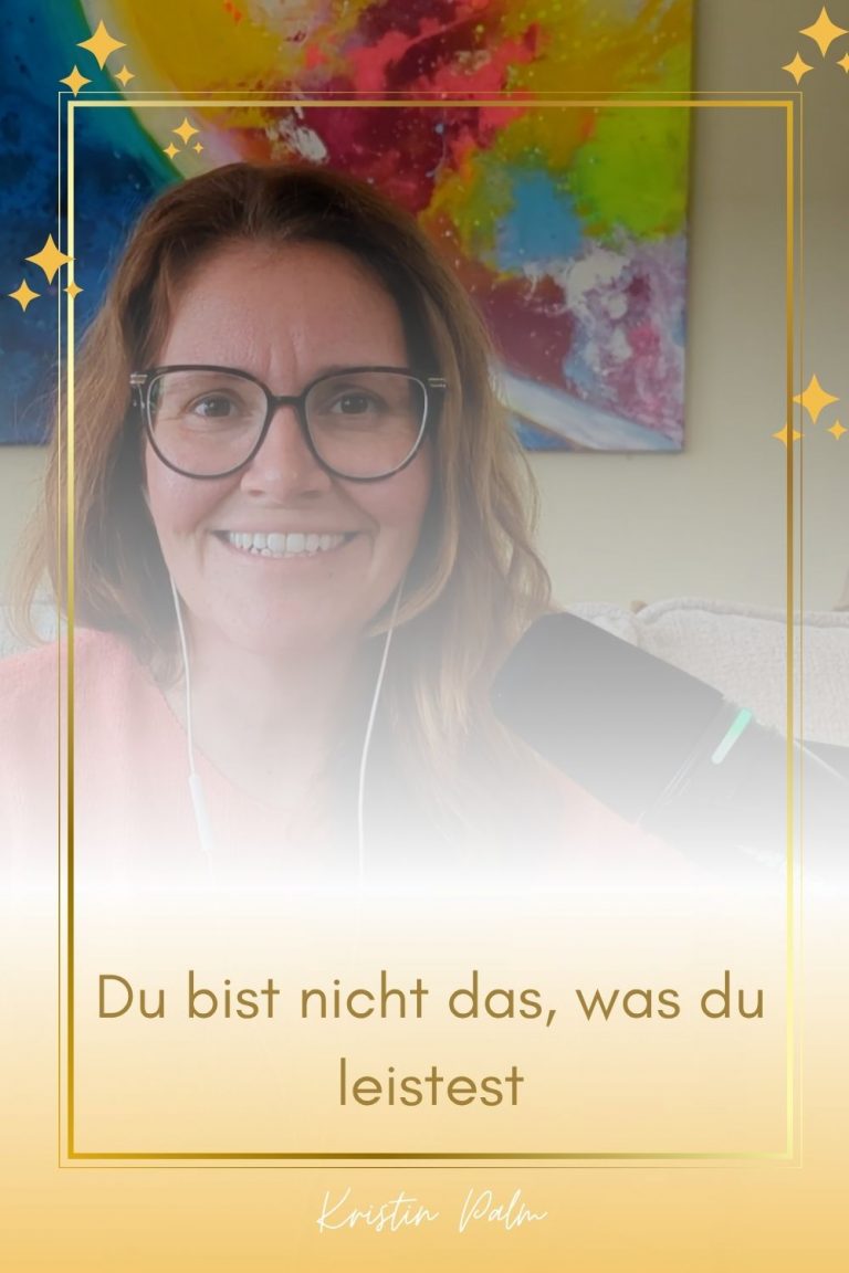 Frau hört 111 Affirmationen für Selbstliebe und Selbstvertrauen mit geschlossenen Augen.