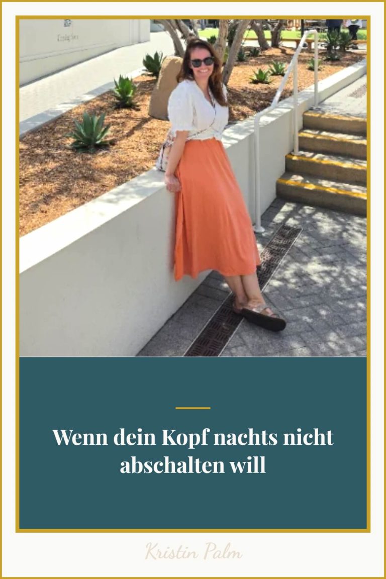 Frau laechelnd, Meditation um das Nervensystem zu beruhigen