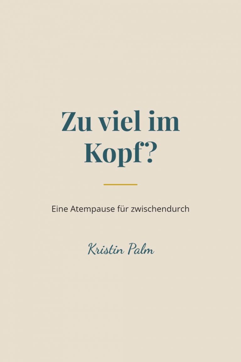 Textkarte mit dem Satz "Zu viel im Kopf?", Symbolbild für eine kurze Atempause zum Kopf beruhigen.
