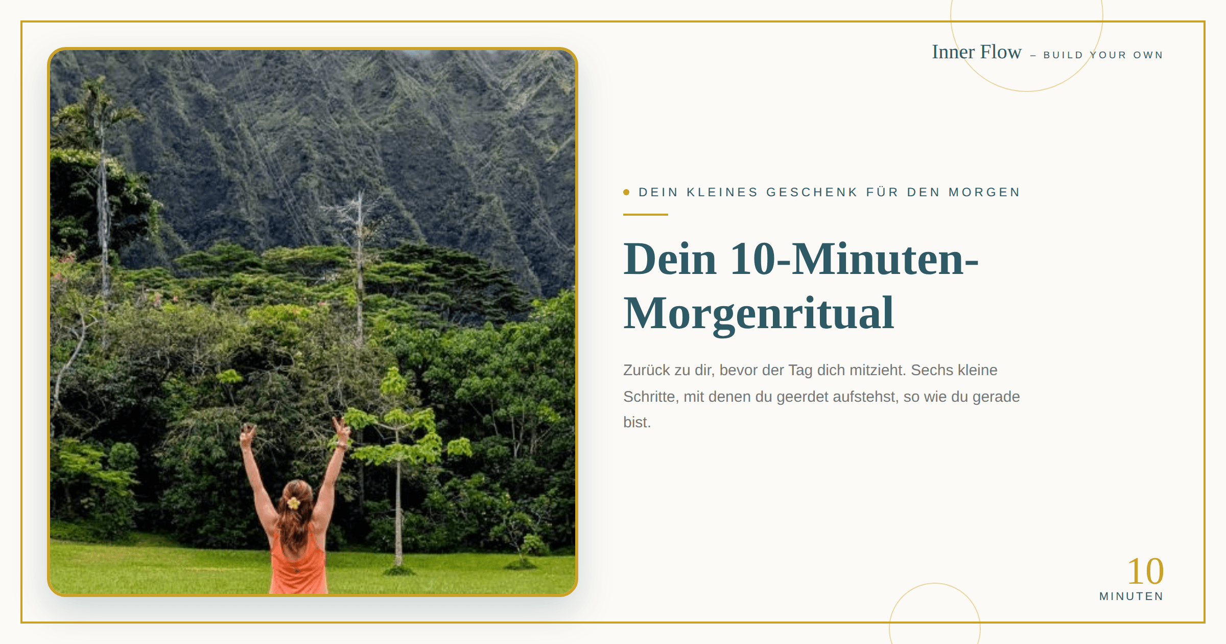 Kristin Palm steht auf Hawaii freudig mit gestreckten Armen nach oben und bejubelt ihr 10-Min Morgenritual