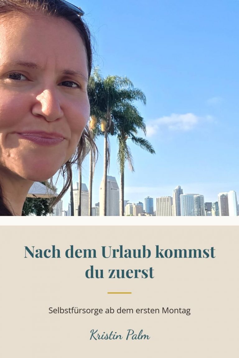 Kristin Palm lächelnd, Text zu Selbstfürsorge nach dem Urlaub