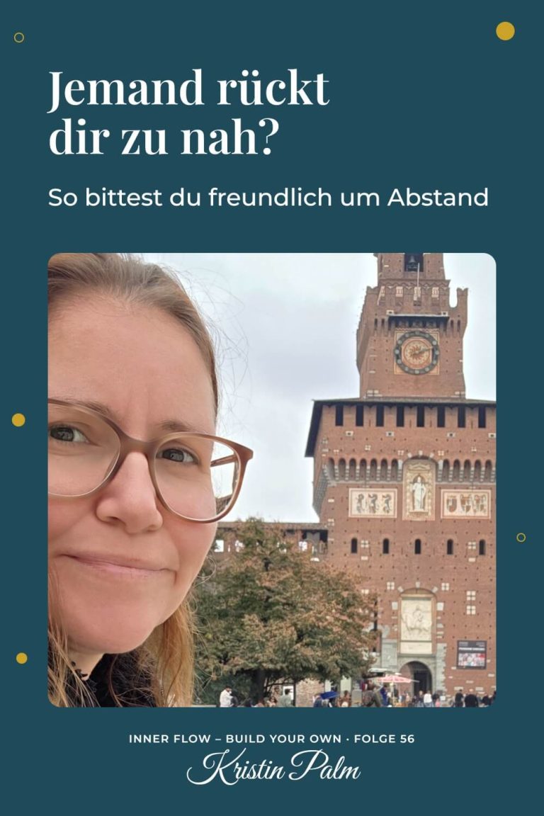 Kristin Palm macht ein Selfie vor dem Uhrturm des Castello Sforzesco in Mailand, mit dem Text „Jemand rückt dir zu nah? So bittest du freundlich um Abstand“ zum Grenzen setzen im Alltag.